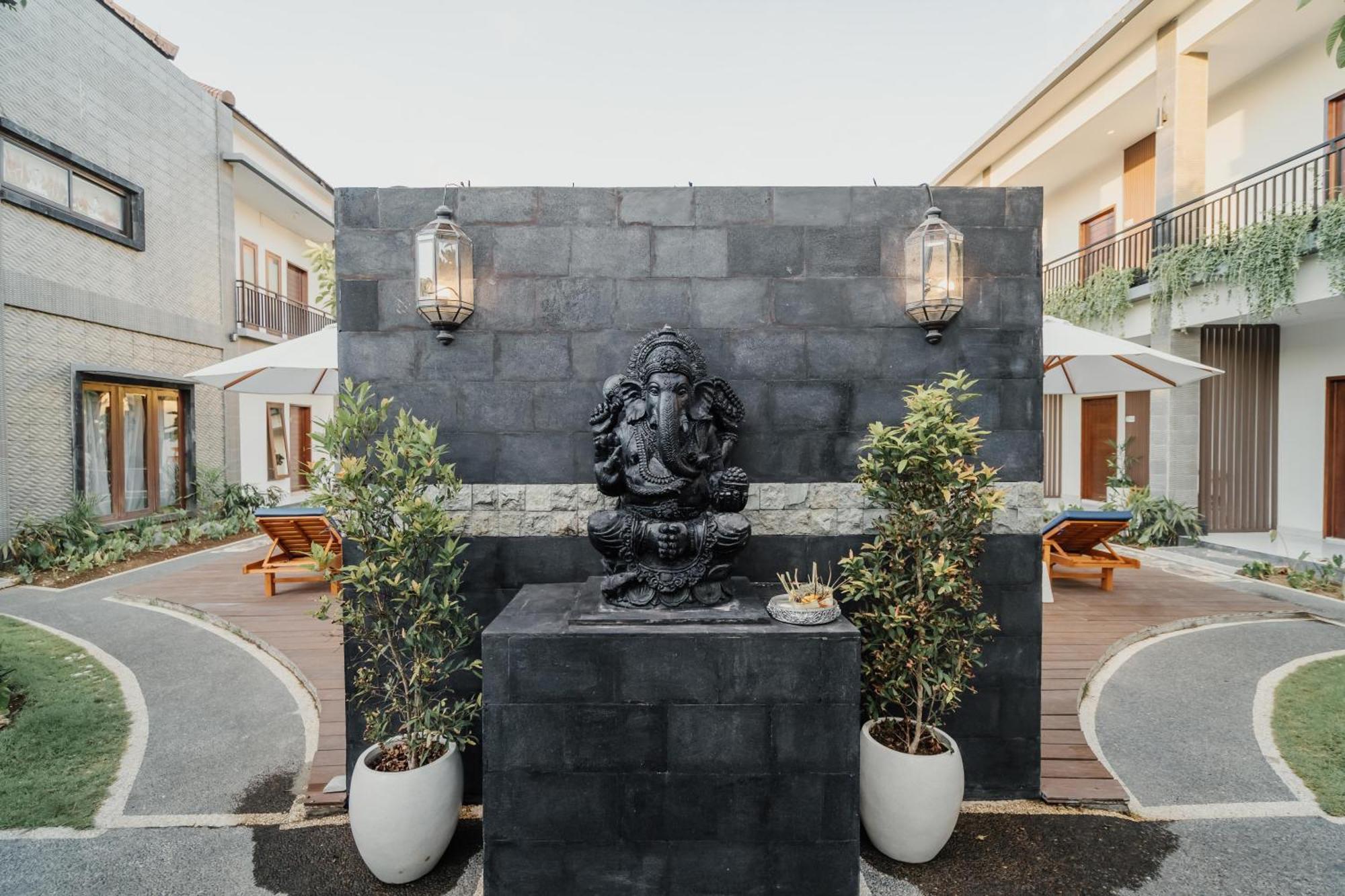 You Suite Seminyak Legian  Exterior photo