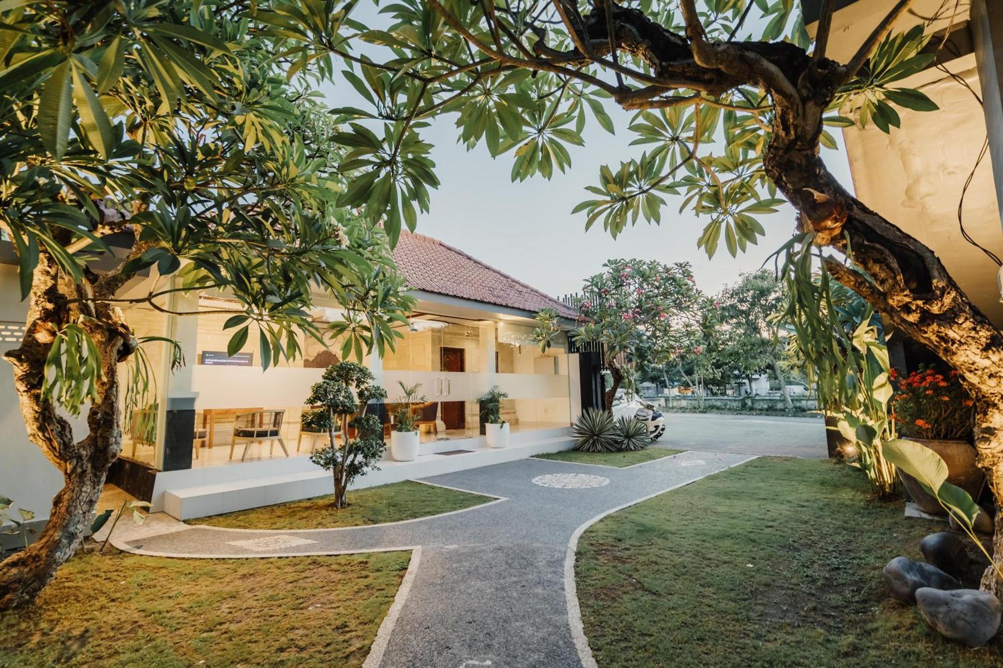 You Suite Seminyak Legian  Exterior photo